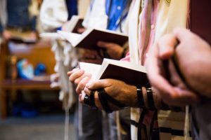 New Poll Shows Most Congregations Offer Weekday Minyan and Digital Options